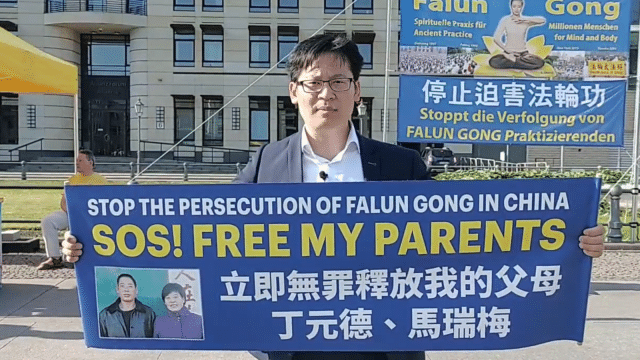 Ding Lebin petitions for his father's release beside The Brandenburg Gate (Courtesy of Lebin Ding)