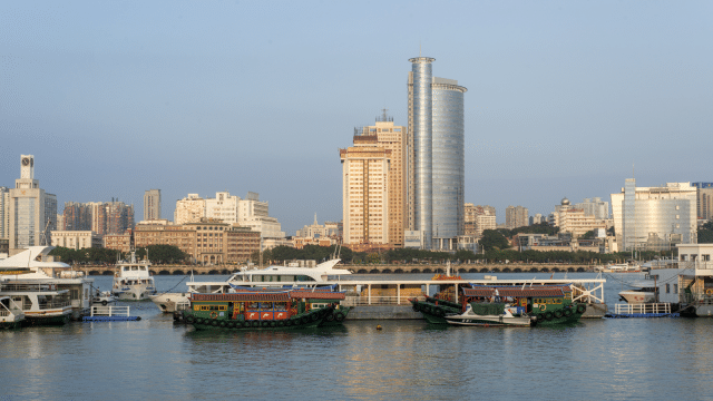 Dr. Li Jianxi's hometown, Xiamen City, Fujian Province (Image by Zhang Guifu/Getty Images via Canva)