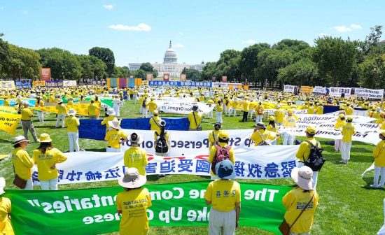 On the morning of July 11, 2024, Falun Gong practitioners held a rally on the National Mall to call for an end to the persecution of Falun Gong in China on the 25th anniversary. (Credit: Minghui.org)