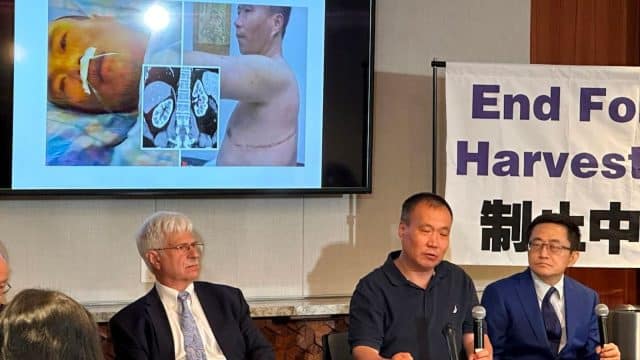 Cheng Peiming (center) recounts his experience at a press conference in Washington DC on August 9, 2024. (Credit: Minghui)