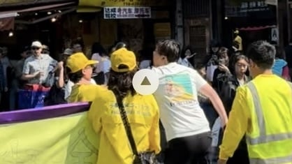 A man in Brooklyn, New York hits a woman participating in a Falun Gong parade on September 14, 2024